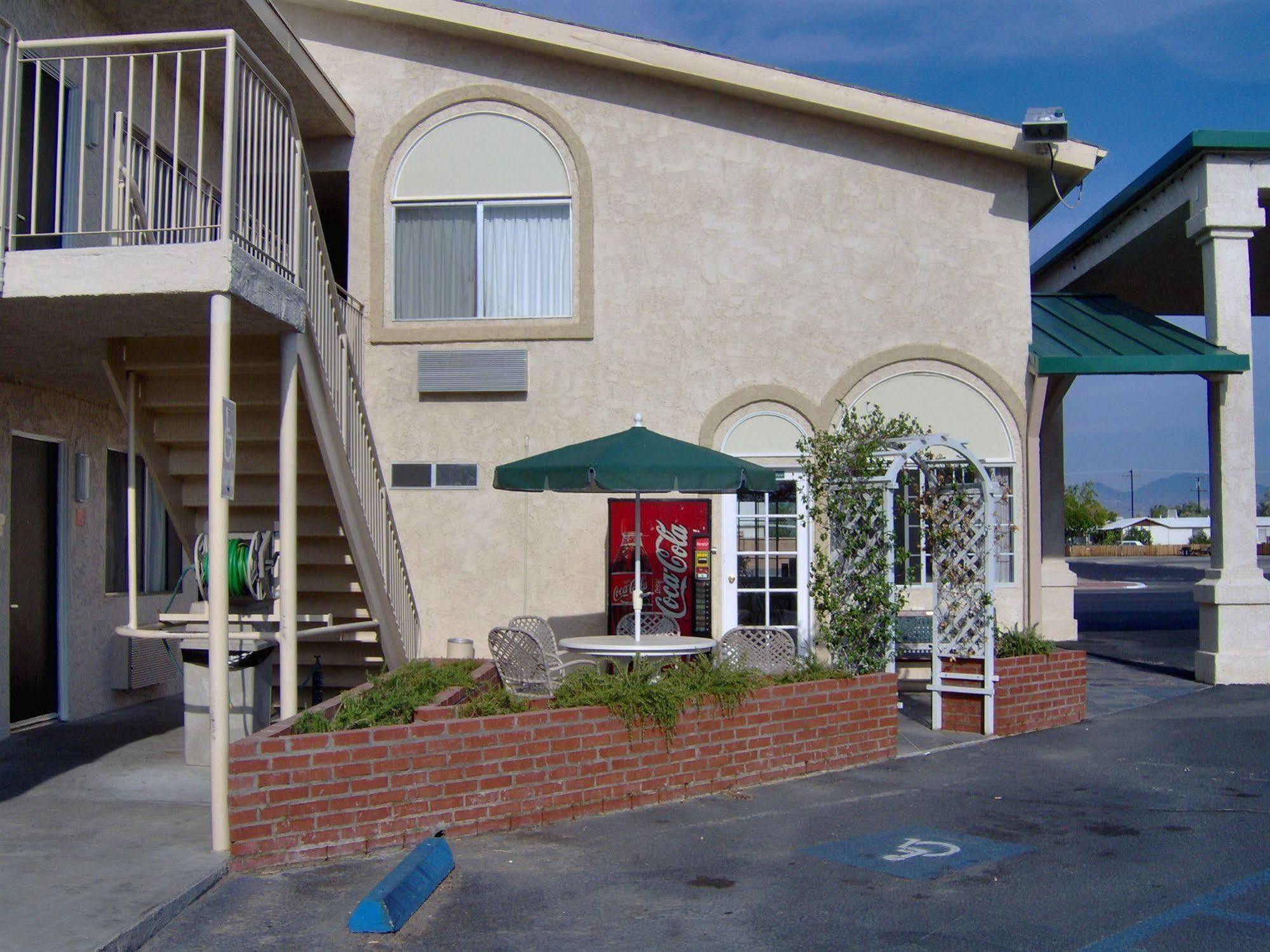 Motel Super 8 By Wyndham Ridgecrest Extérieur photo