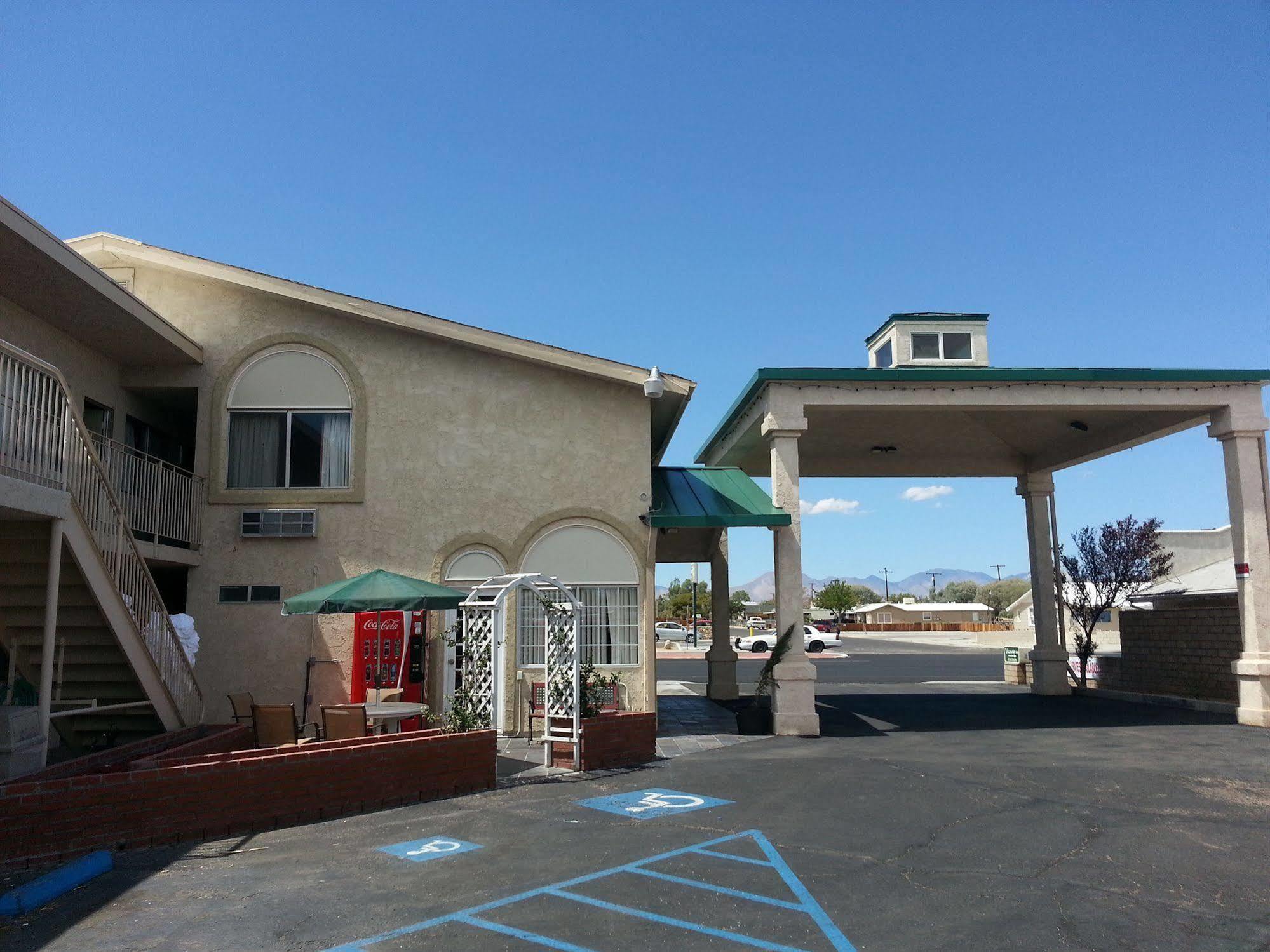 Motel Super 8 By Wyndham Ridgecrest Extérieur photo