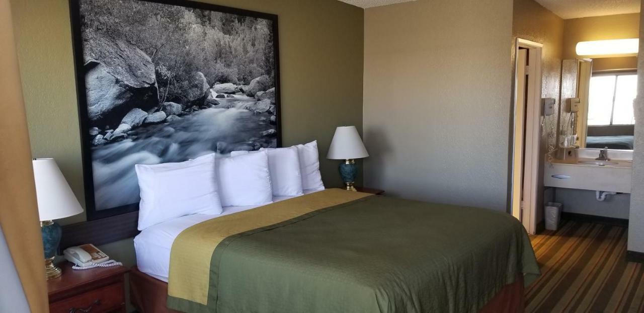 Motel Super 8 By Wyndham Ridgecrest Extérieur photo