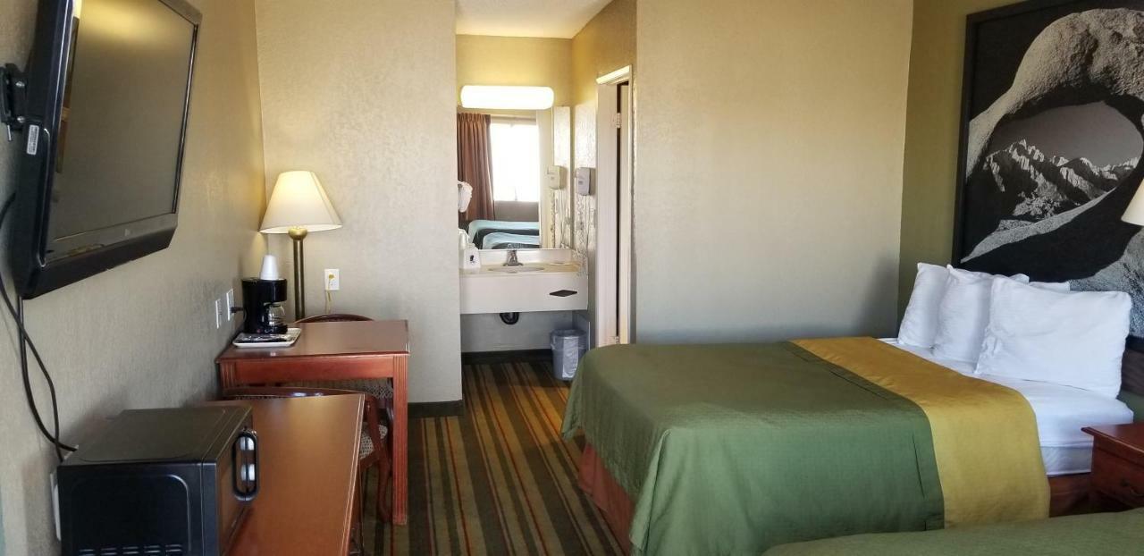 Motel Super 8 By Wyndham Ridgecrest Extérieur photo