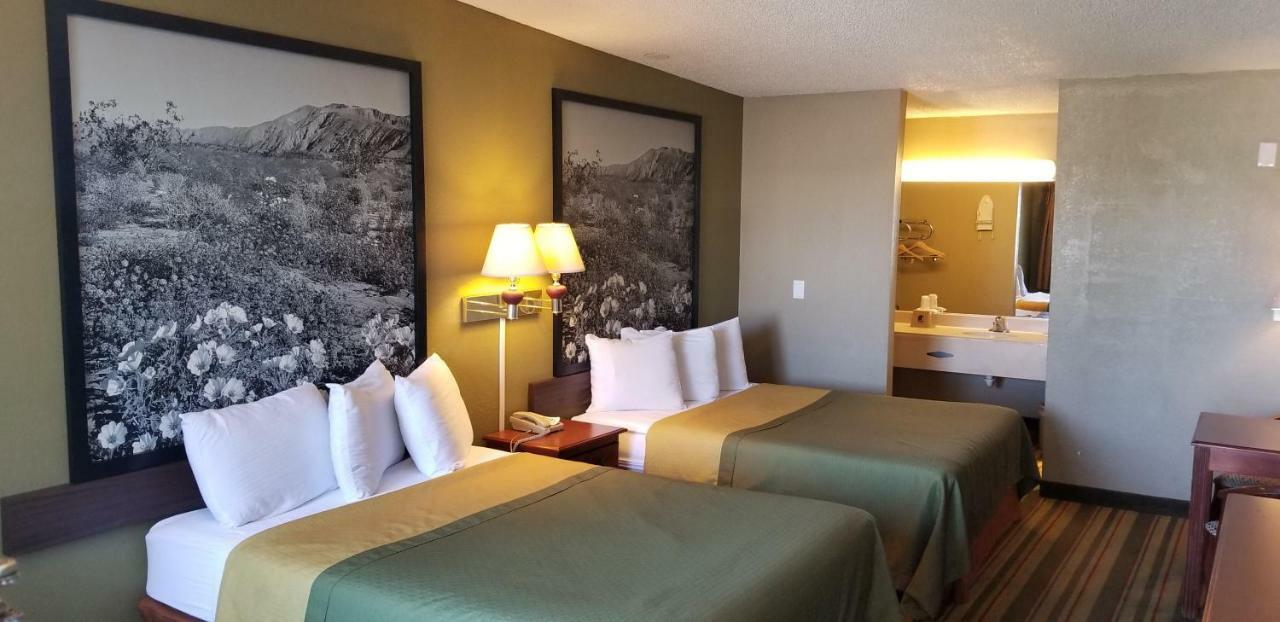 Motel Super 8 By Wyndham Ridgecrest Extérieur photo
