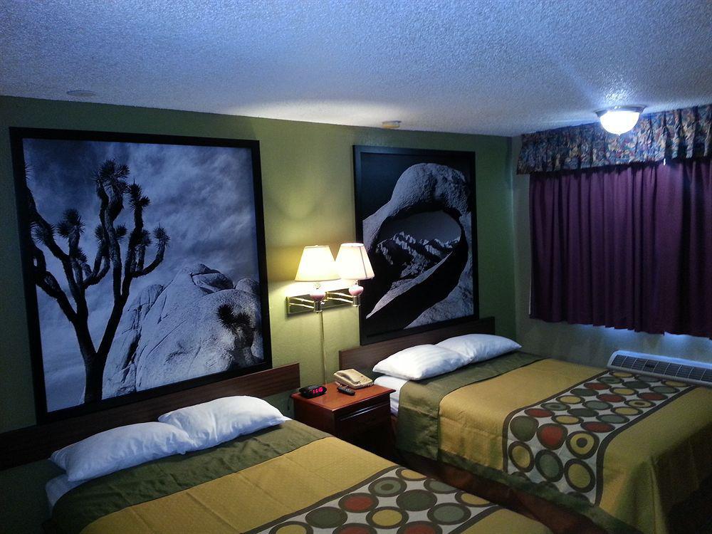 Motel Super 8 By Wyndham Ridgecrest Extérieur photo